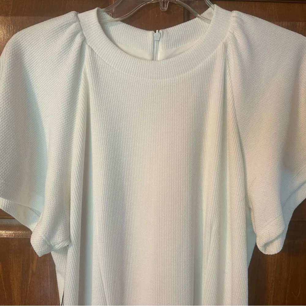 ALI & JAY White Beautiful Dress. Flowy Sleeves, Soft Textured Fabric. XL. NWT. - Picture 1 of 12